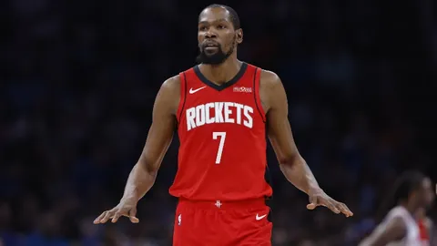 柯洁周冠宇F1上海站邂逅，合影时刻引期待